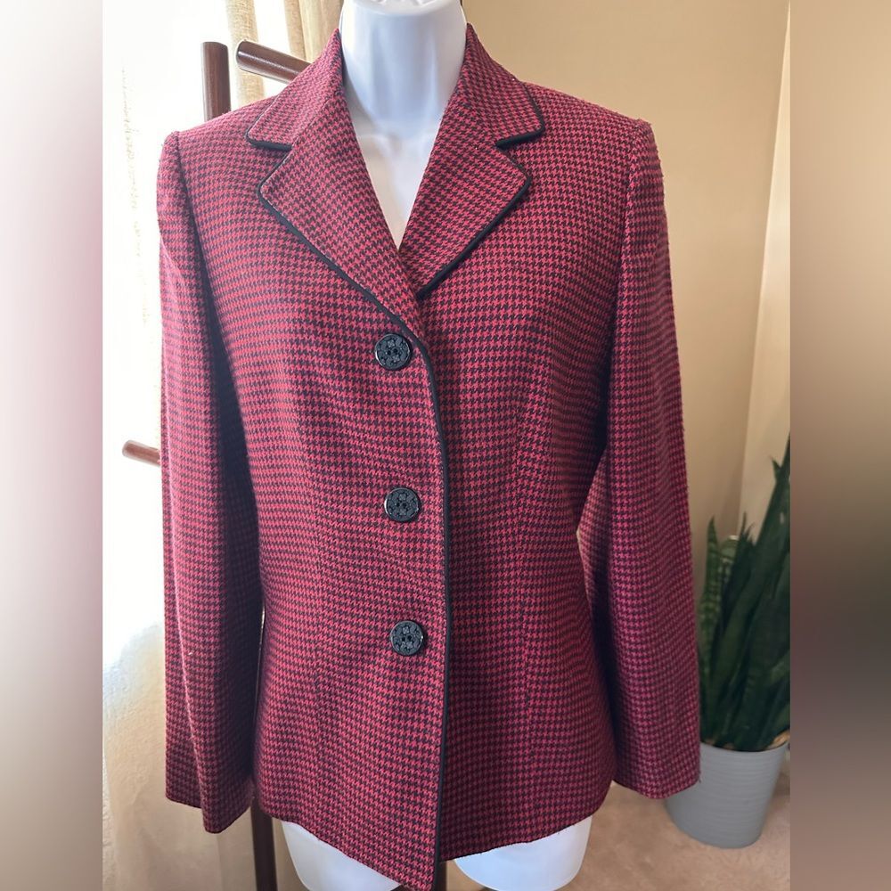 Vintage Evan Picone Houndstooth Blazer in  Red GReat Condition